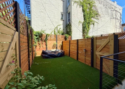 725 Knickerbocker Avenue - Photo 1