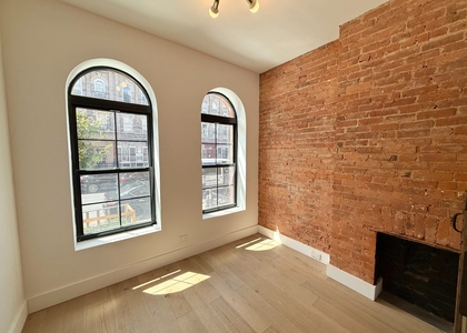 725 Knickerbocker Avenue - Photo 1