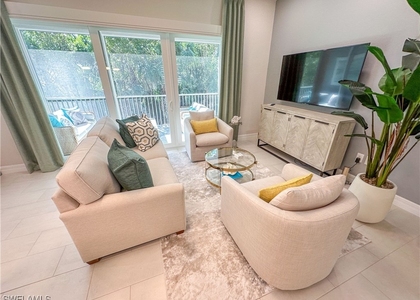 232 Indies Drive E - Photo 1