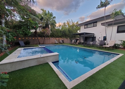 2009 Admirals Way - Photo 1