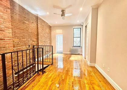 Mott Street #4 - Photo 1