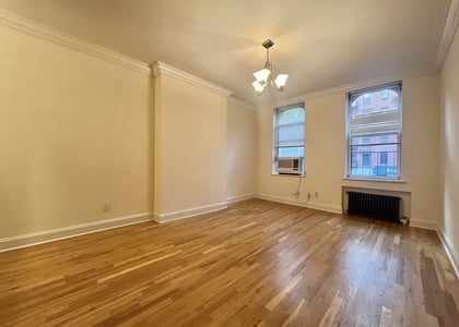 York Avenue - Photo 1