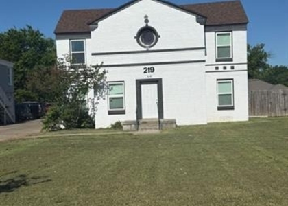 219 Se 13th - Photo 1