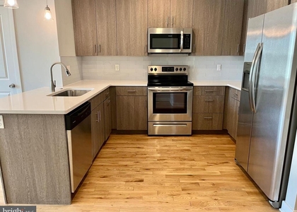 2039 N College Avenue - Photo 1