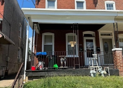 2106 W 4th Street - Photo 1