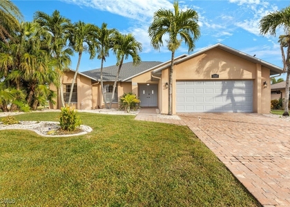 1327 Se 17th Street - Photo 1