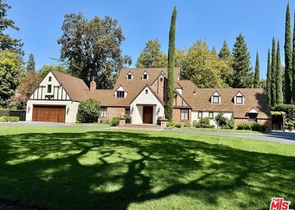 530 Hawthorn Road - Photo 1