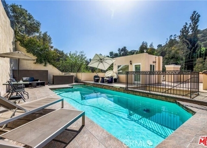 2328 Benedict Canyon Drive - Photo 1