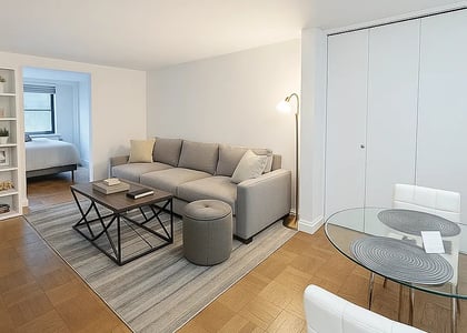 East 63rd Street - Photo 1