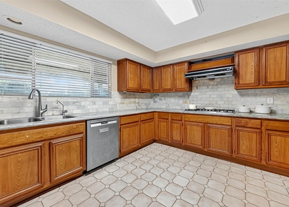 1535 Beaconshire Road - Photo 1