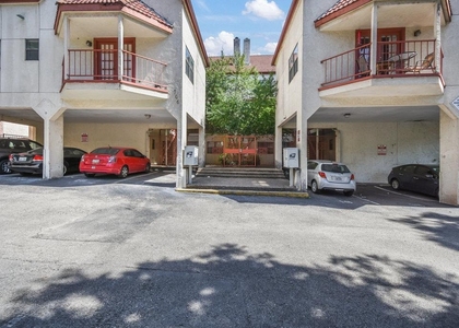 706 W 22nd St - Photo 1