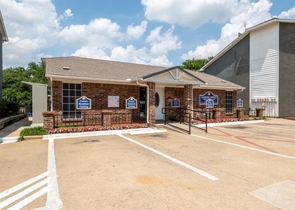 1900 Estrada Parkway - Photo 1