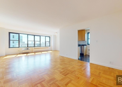 Fourth Avenue - Photo 1