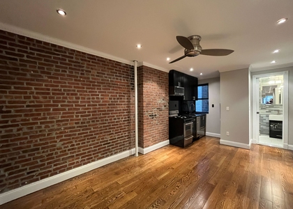 NO FEE 2BR in Hell's Kitchen - Photo 1