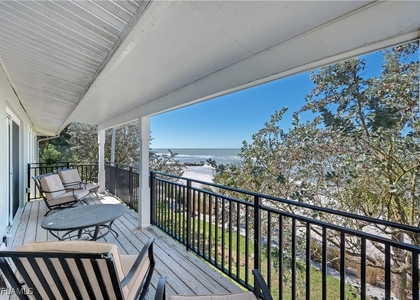 1065 Gulf Shore Boulevard N - Photo 1