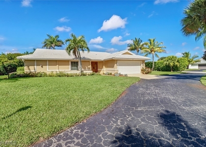 550 Forest Hills Boulevard - Photo 1