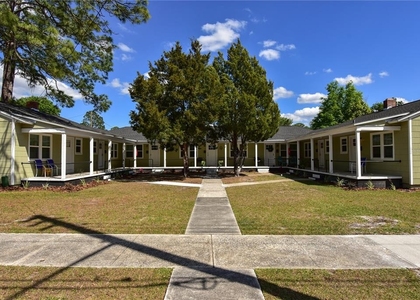 1028 Ne 3rd Avenue - Photo 1