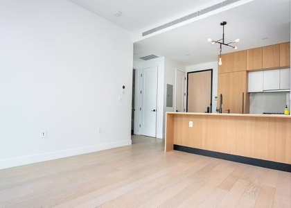 5 Court Square West - Photo 1