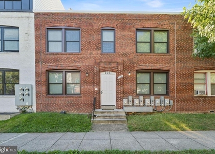 2021 E Street Ne - Photo 1