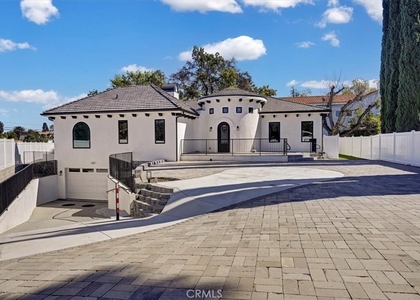 5520 Woodlake Avenue - Photo 1