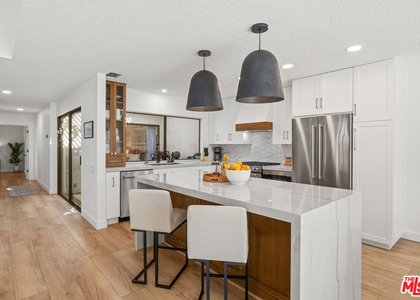 72417 Rolling Knolls Drive - Photo 1