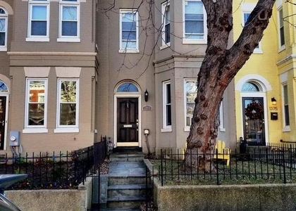 1377 F Street Ne - Photo 1