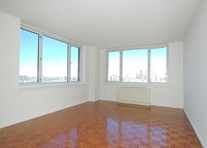 2 Bedrooms, Hell's Kitchen Rental in NYC for $5,600 - Photo 1
