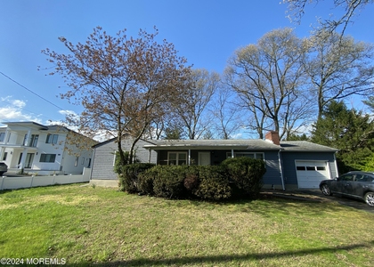 311 Roosevelt Avenue - Photo 1