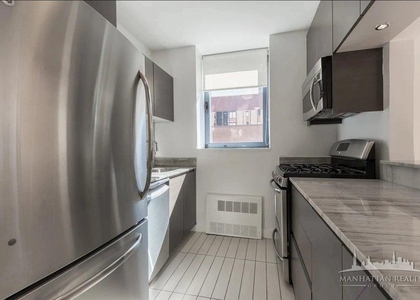 W 48th St - Photo 1