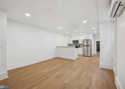 1637 W Girard Avenue - Photo 1