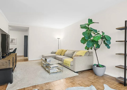 150 East 57th Street, Unit 22e - Photo 1