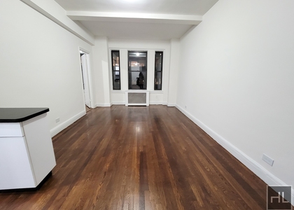 East 46 Street - Photo 1