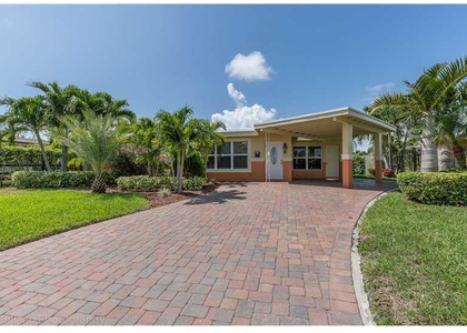 160 Se 12th Street - Photo 1