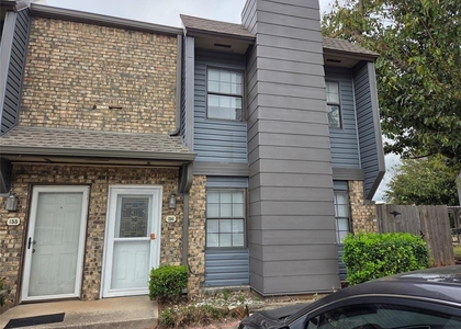 401 Se 12th Street - Photo 1