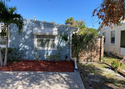5609 1/2 Tangerine Avenue S - Photo 1
