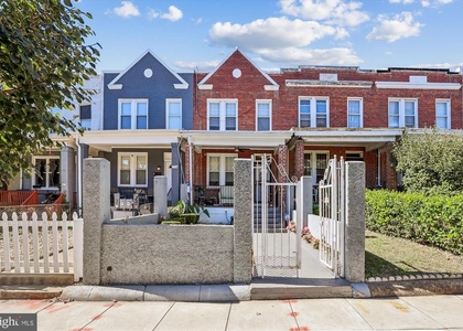 758 19th Street Ne - Photo 1
