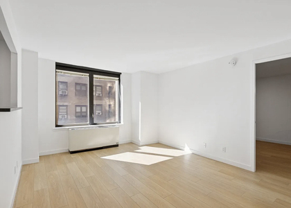 150 East 57th Street, Unit 2a - Photo 1
