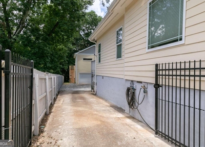 1084 Sanders Avenue Se - Photo 1