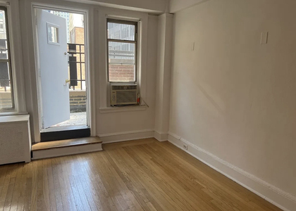 150 East 39th Street, Unit 160 - Photo 1