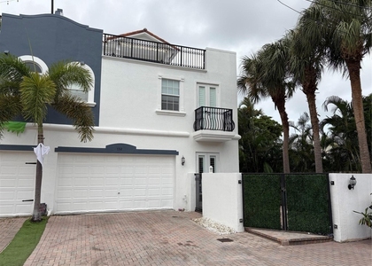 732 Ne 15th Avenue - Photo 1