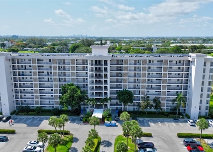 3050 N Palm Aire Drive - Photo 1