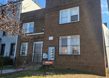 1601 E Street Ne - Photo 1