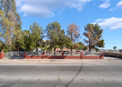 724 N Fogg Street - Photo 1
