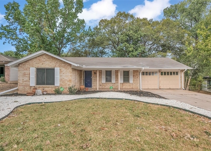 3400 Laguna Dr - Photo 1