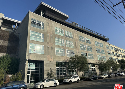 530 S Hewitt Street - Photo 1