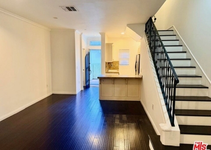 917 N Sierra Bonita Avenue - Photo 1
