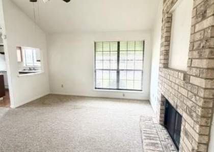 728 W San Antonio St - Photo 1