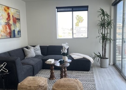 124 S Croft Avenue - Photo 1