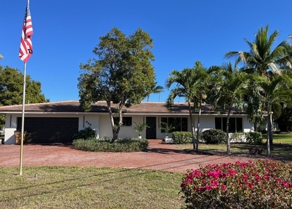 556 Se 15th Avenue - Photo 1