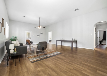 409 E Austin Ave - Photo 1